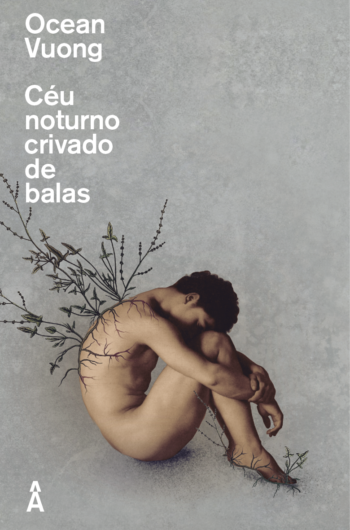 Céu noturno crivado de balas